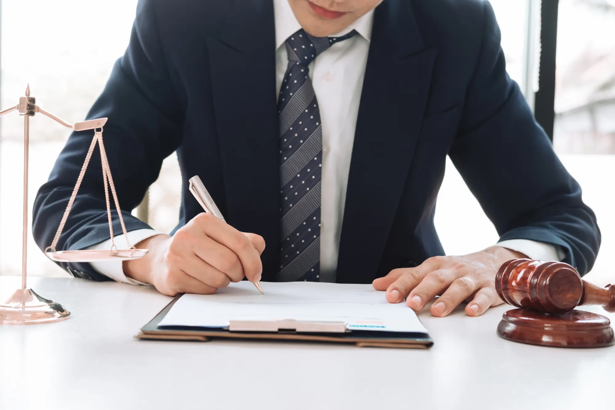 How Do Lawyers in Dubai Assist with Property Dispute Resolution