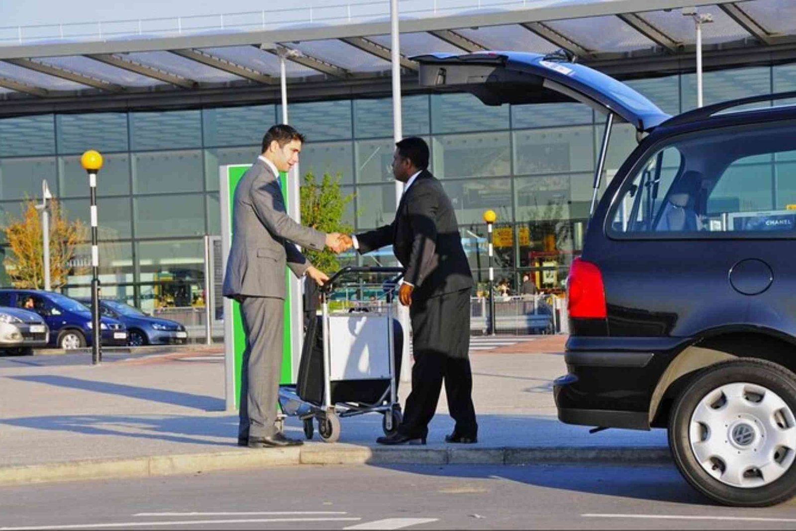 Is Airport Transfer in Dubai Available 24/7 for International Flights?
